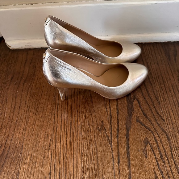 NWOT! Michael Kors heels - Picture 2 of 3
